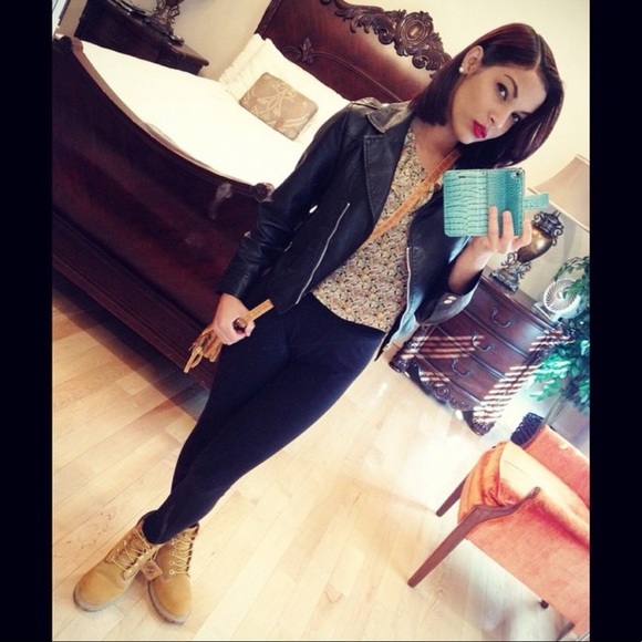 Meet your poshmark seller. 🎈🎊👑❤️ - Picture 8 of 8